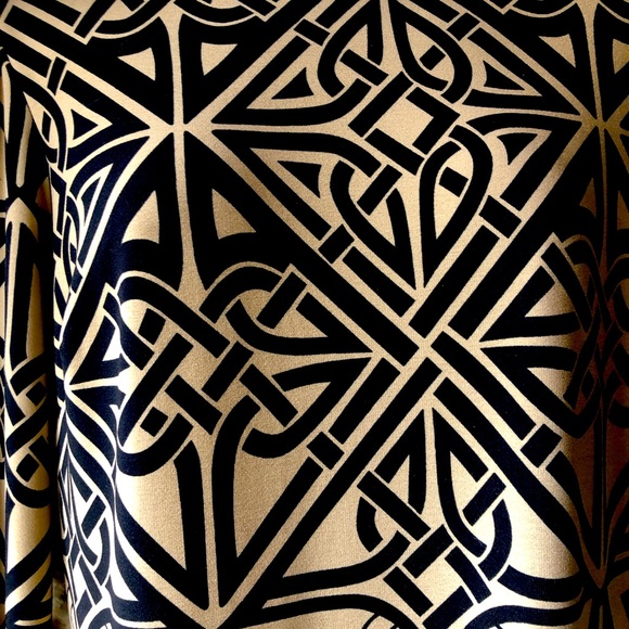 Casual work Dress Black and Tan Pattern Pull Over Mid Knee. Machine Washable . - Picture 3 of 4